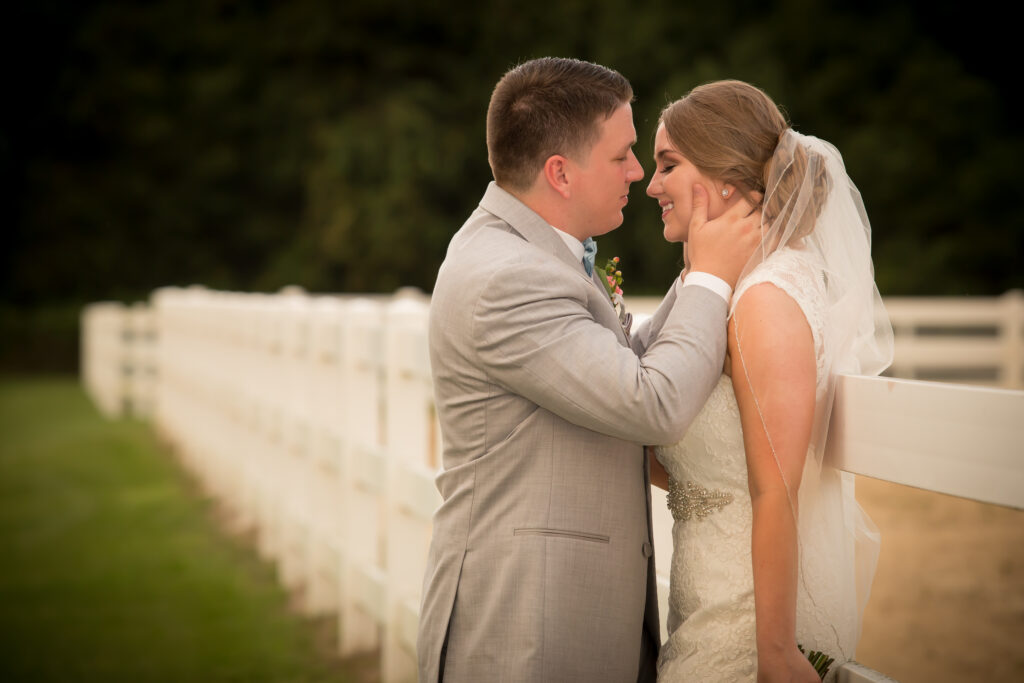 bride and groom - how to look good in wedding photos: